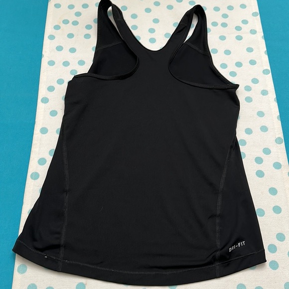 Nike Dri-fit workout tank - Picture 4 of 5